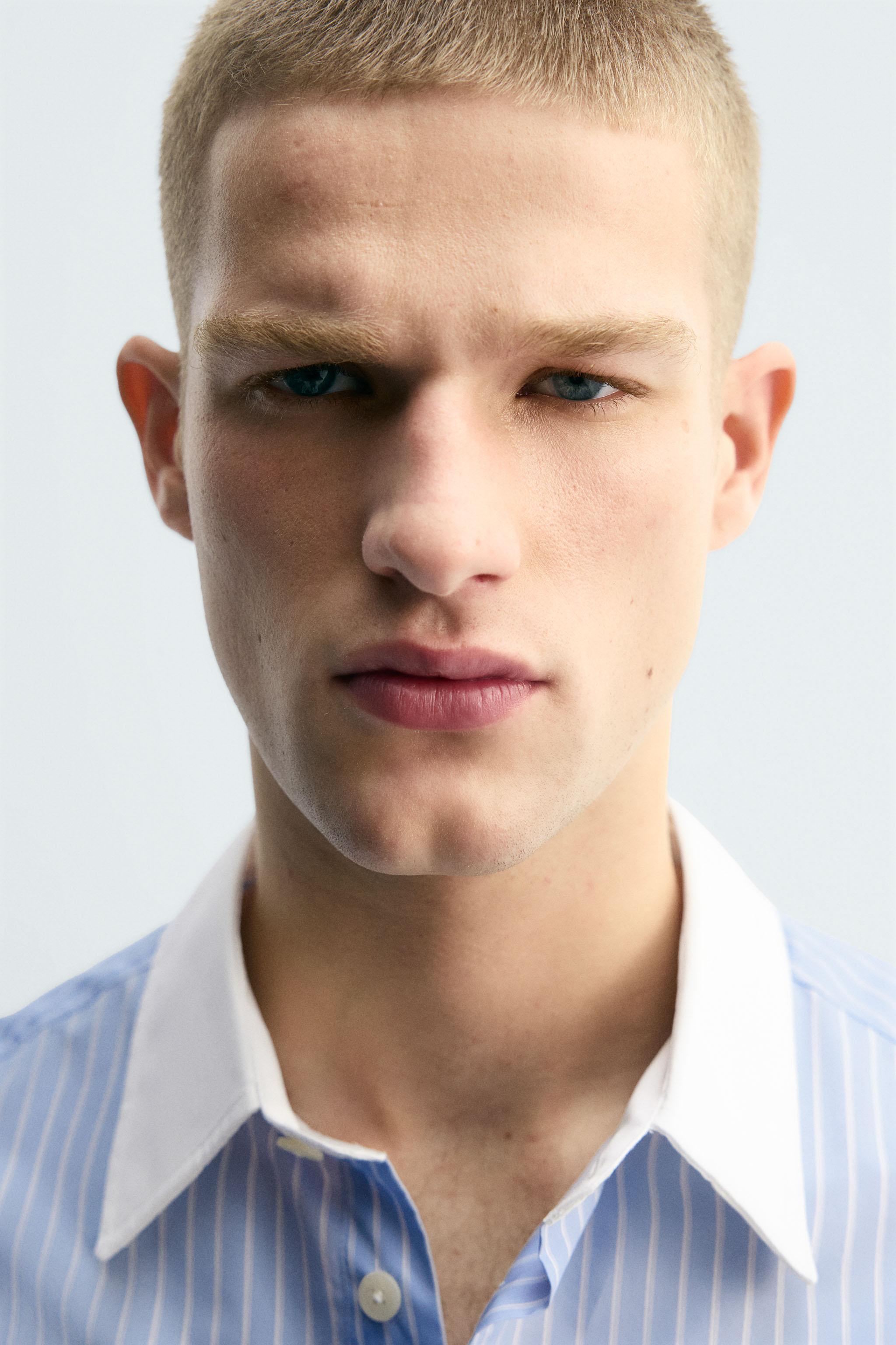 CHEMISE À RAYURES AVEC BOUTONS DE MANCHETTE